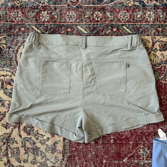 {Free Fly} Bamboo Activewear Hiking Cuffed Shorts - Picture 5 of 7